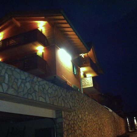 Relais Fior Di Bosco Aparthotel Folgaria Bagian luar foto