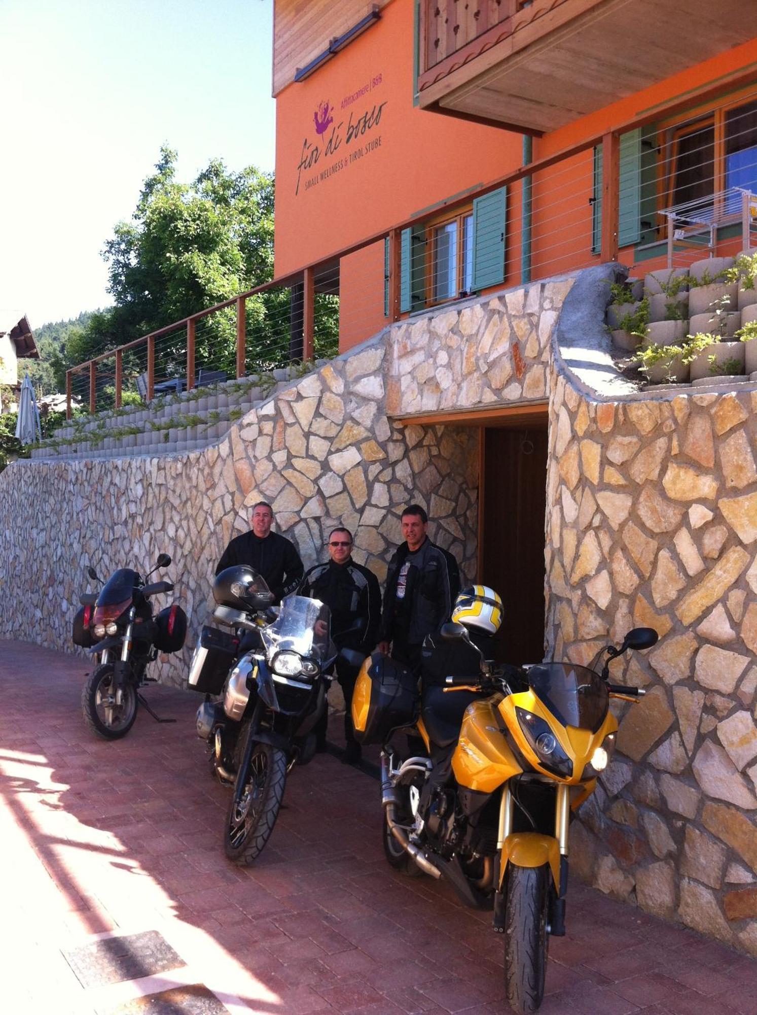 Relais Fior Di Bosco Aparthotel Folgaria Bagian luar foto