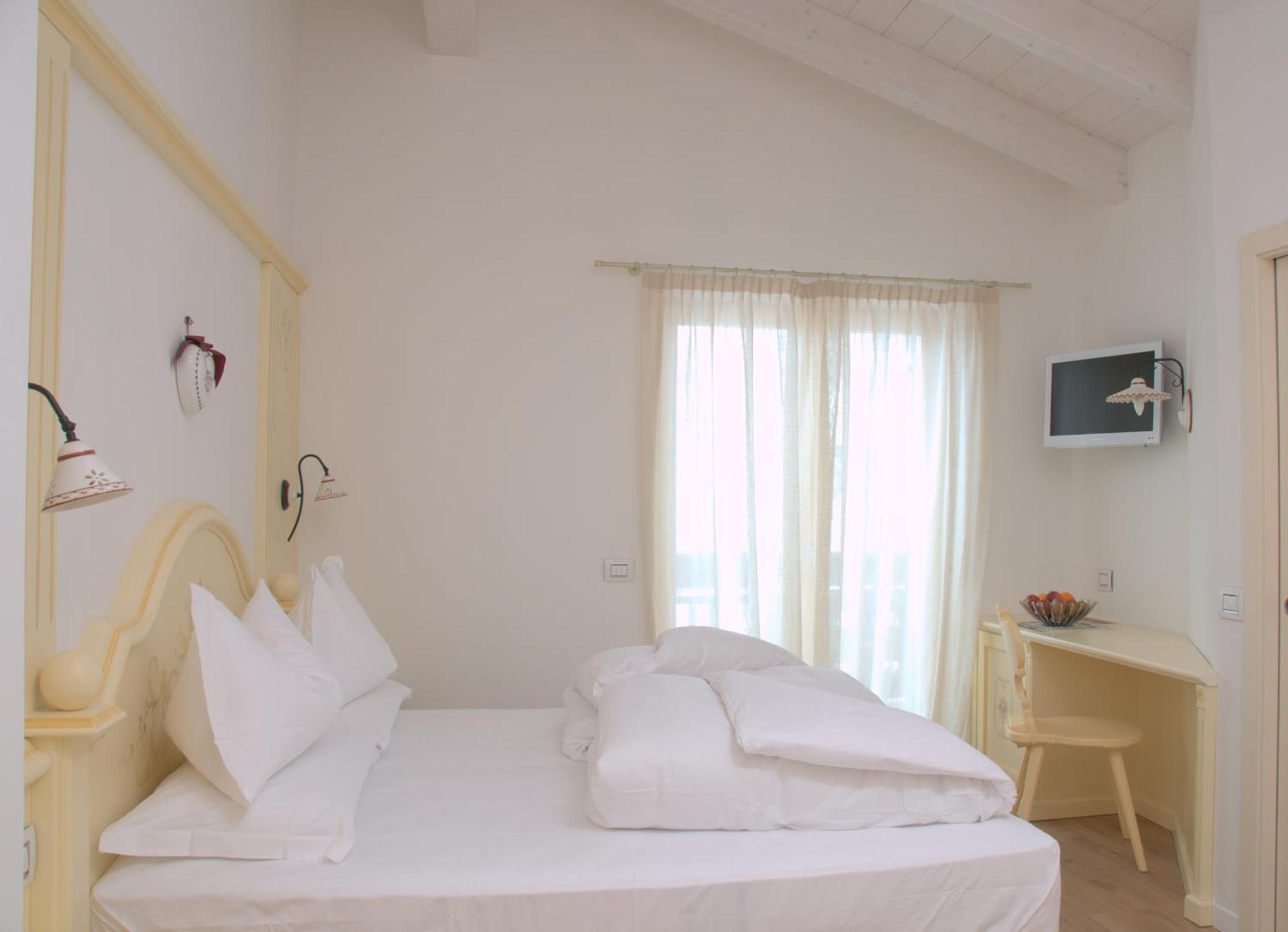 Relais Fior Di Bosco Aparthotel Folgaria Bagian luar foto